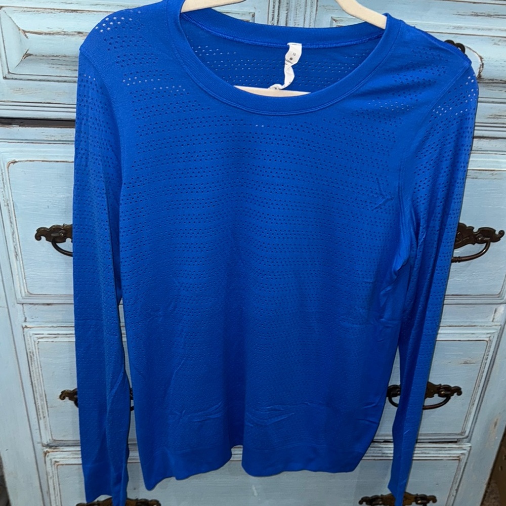 NWOT. Lululemon Swiftly Tech Long sleeve top.